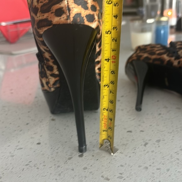 Dollhouse Cheetah Sexy Booties 8 1/2 - Picture 6 of 6